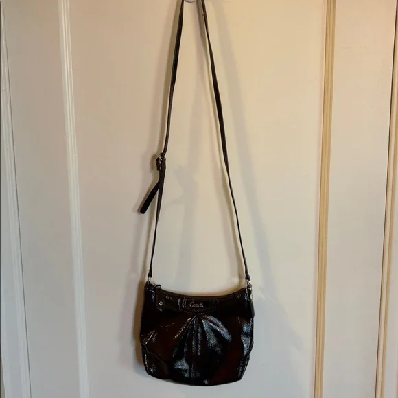 Beautiful Coach Hobo Crossbody Bag in Deep Ox Blood Patent Leather - Picture 3 of 14